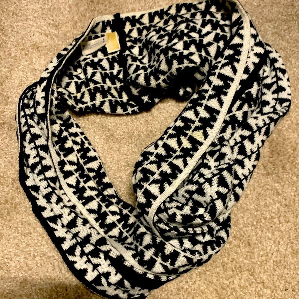 Mk scarf